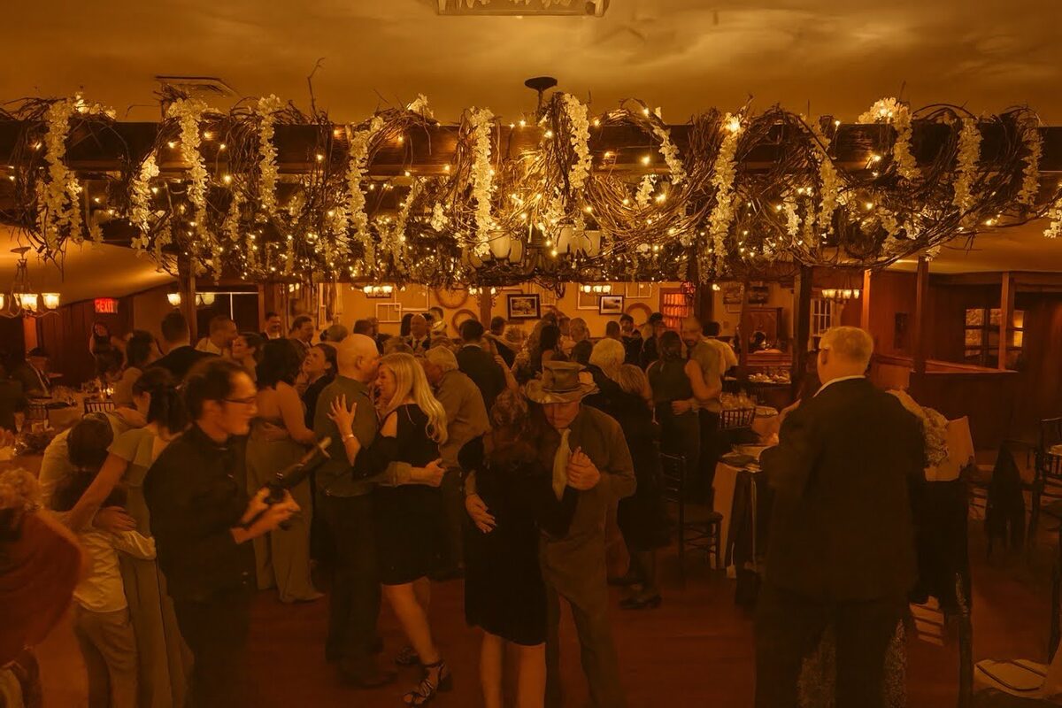 Wedding entertainment at Stroudsmoor by Wedgewood Weddings — photo 11